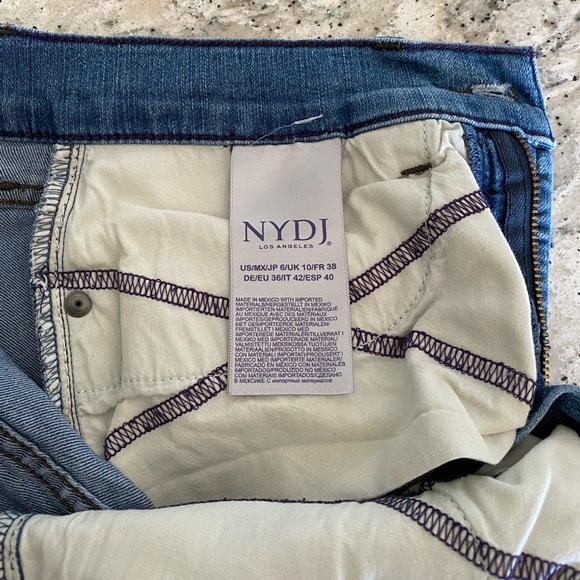 EUC NYDJ “Marilyn” crop jeans with Lift-Tuck Technology, size 6 - Picture 7 of 7